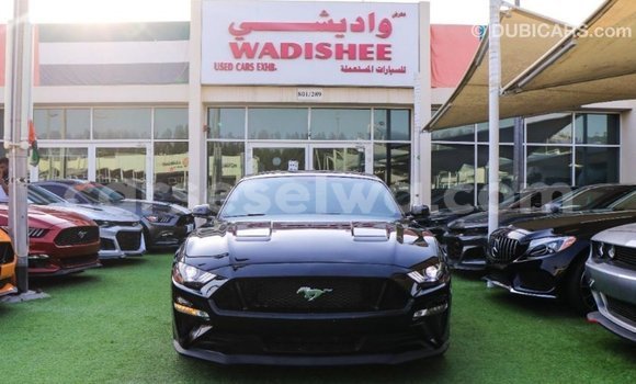 Acheter Import Voiture Ford Mustang Noir à Import - Dubai, East Mahé Acheter Import Voiture Ford Mustang Noir à Import - Dubai, East Mahé