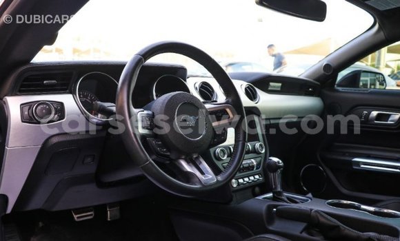 Acheter Import Voiture Ford Mustang Noir à Import - Dubai, East Mahé Acheter Import Voiture Ford Mustang Noir à Import - Dubai, East Mahé