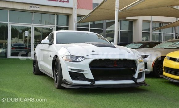 Acheter Import Voiture Ford Mustang Blanc à Import - Dubai, East Mahé Acheter Import Voiture Ford Mustang Blanc à Import - Dubai, East Mahé