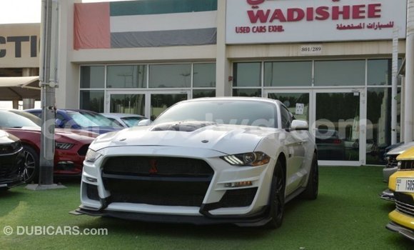 Acheter Import Voiture Ford Mustang Blanc à Import - Dubai, East Mahé Acheter Import Voiture Ford Mustang Blanc à Import - Dubai, East Mahé