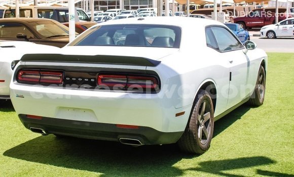 Buy Import Dodge Challenger White Car in Import - Dubai in East Mahé Buy Import Dodge Challenger White Car in Import - Dubai in East Mahé