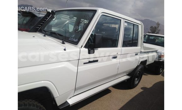 Buy Import Toyota Land Cruiser White Car in Import - Dubai in East Mahé Buy Import Toyota Land Cruiser White Car in Import - Dubai in East Mahé