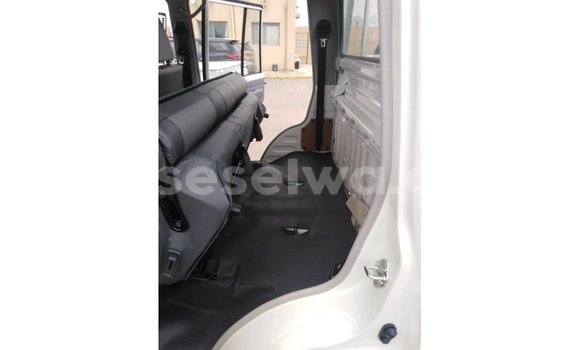 Buy Import Toyota Land Cruiser White Car in Import - Dubai in East Mahé Buy Import Toyota Land Cruiser White Car in Import - Dubai in East Mahé