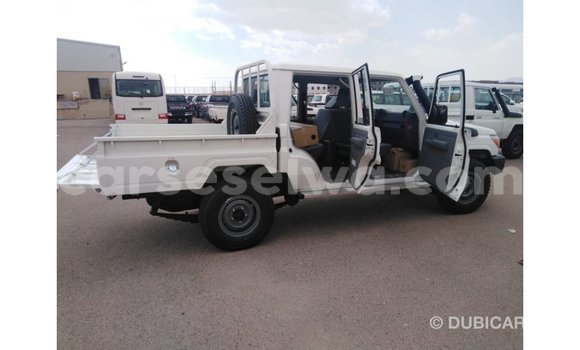 Buy Import Toyota Land Cruiser White Car in Import - Dubai in East Mahé Buy Import Toyota Land Cruiser White Car in Import - Dubai in East Mahé