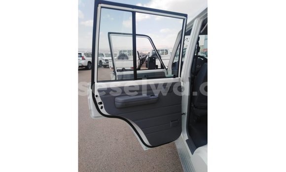 Buy Import Toyota Land Cruiser White Car in Import - Dubai in East Mahé Buy Import Toyota Land Cruiser White Car in Import - Dubai in East Mahé