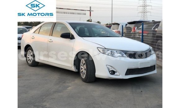 Buy Import Toyota Camry White Car in Import - Dubai in East Mahé