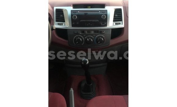 Buy Import Toyota Hilux White Car in Import - Dubai in East Mahé Buy Import Toyota Hilux White Car in Import - Dubai in East Mahé