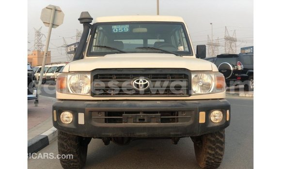 Buy Import Toyota Land Cruiser White Car in Import - Dubai in East Mahé Buy Import Toyota Land Cruiser White Car in Import - Dubai in East Mahé