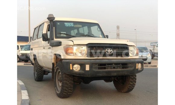 Buy Import Toyota Land Cruiser White Car in Import - Dubai in East Mahé Buy Import Toyota Land Cruiser White Car in Import - Dubai in East Mahé