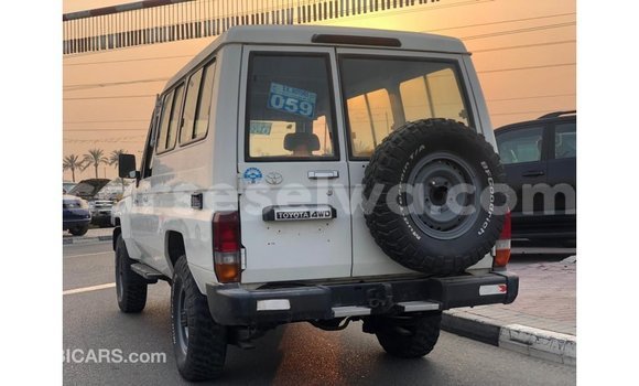 Buy Import Toyota Land Cruiser White Car in Import - Dubai in East Mahé Buy Import Toyota Land Cruiser White Car in Import - Dubai in East Mahé