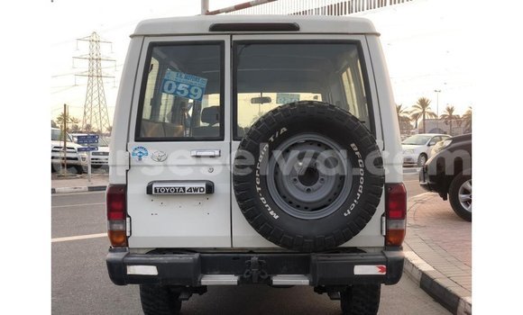 Buy Import Toyota Land Cruiser White Car in Import - Dubai in East Mahé Buy Import Toyota Land Cruiser White Car in Import - Dubai in East Mahé