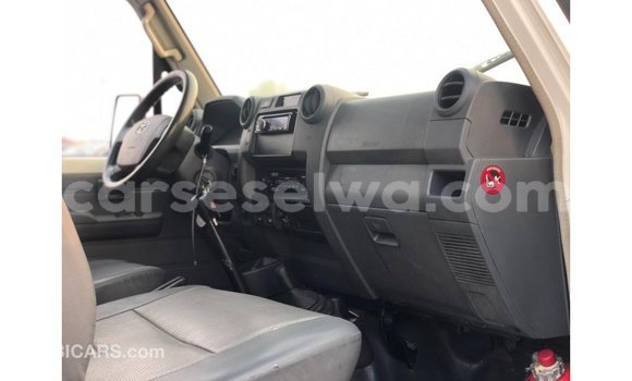 Buy Import Toyota Land Cruiser White Car in Import - Dubai in East Mahé Buy Import Toyota Land Cruiser White Car in Import - Dubai in East Mahé