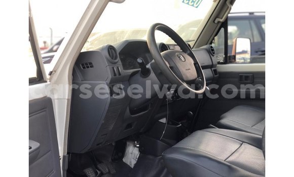 Buy Import Toyota Land Cruiser White Car in Import - Dubai in East Mahé Buy Import Toyota Land Cruiser White Car in Import - Dubai in East Mahé