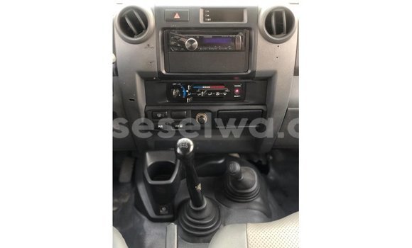 Buy Import Toyota Land Cruiser White Car in Import - Dubai in East Mahé Buy Import Toyota Land Cruiser White Car in Import - Dubai in East Mahé