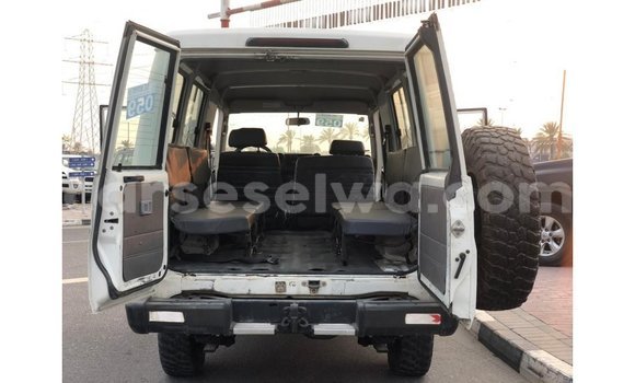 Buy Import Toyota Land Cruiser White Car in Import - Dubai in East Mahé Buy Import Toyota Land Cruiser White Car in Import - Dubai in East Mahé