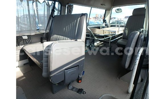 Buy Import Nissan Caravan White Car in Import - Dubai in East Mahé Buy Import Nissan Caravan White Car in Import - Dubai in East Mahé