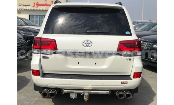 Acheter Import Voiture Toyota Land Cruiser Blanc à Import - Dubai, East Mahé Acheter Import Voiture Toyota Land Cruiser Blanc à Import - Dubai, East Mahé