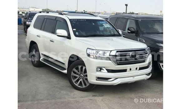 Acheter Import Voiture Toyota Land Cruiser Blanc à Import - Dubai, East Mahé Acheter Import Voiture Toyota Land Cruiser Blanc à Import - Dubai, East Mahé