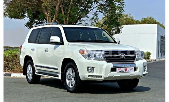 Buy Import Toyota Land Cruiser White Car in Import - Dubai in East Mahé Buy Import Toyota Land Cruiser White Car in Import - Dubai in East Mahé