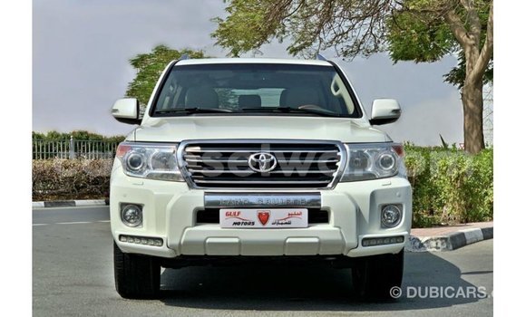 Buy Import Toyota Land Cruiser White Car in Import - Dubai in East Mahé Buy Import Toyota Land Cruiser White Car in Import - Dubai in East Mahé