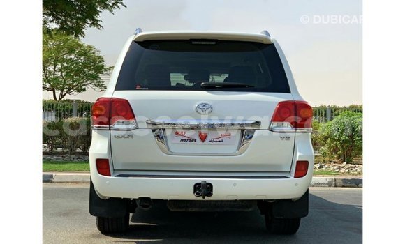 Buy Import Toyota Land Cruiser White Car in Import - Dubai in East Mahé Buy Import Toyota Land Cruiser White Car in Import - Dubai in East Mahé
