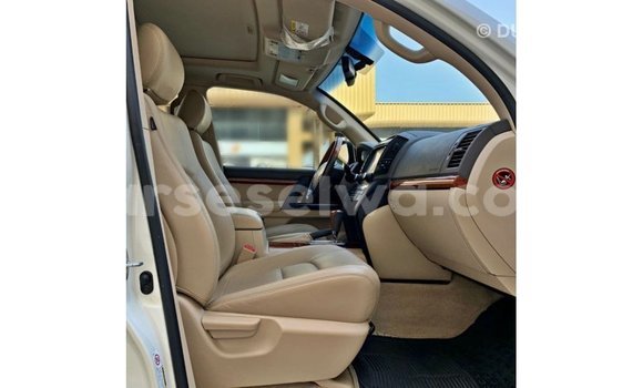 Buy Import Toyota Land Cruiser White Car in Import - Dubai in East Mahé Buy Import Toyota Land Cruiser White Car in Import - Dubai in East Mahé