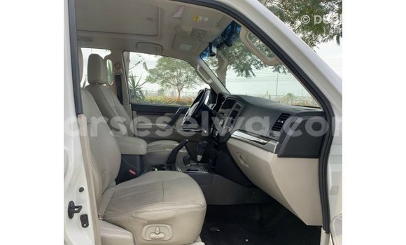 Buy Import Mitsubishi Pajero White Car in Import - Dubai in East Mahé Buy Import Mitsubishi Pajero White Car in Import - Dubai in East Mahé