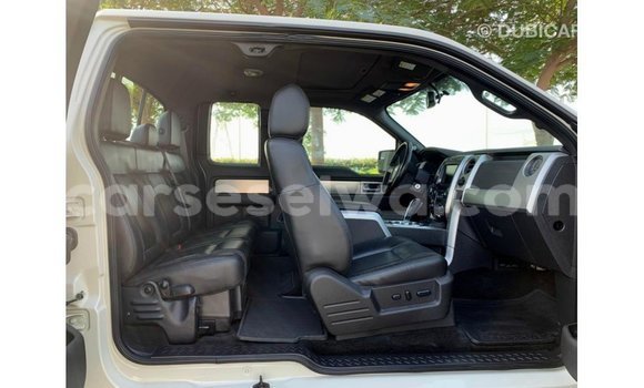 Buy Import Ford Club Wagon Beige Car in Import - Dubai in East Mahé Buy Import Ford Club Wagon Beige Car in Import - Dubai in East Mahé