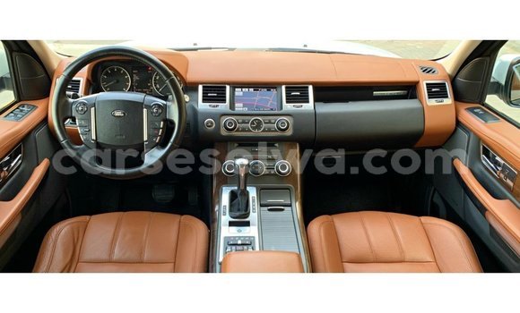 Buy Import Land Rover Range Rover White Car in Import - Dubai in East Mahé Buy Import Land Rover Range Rover White Car in Import - Dubai in East Mahé