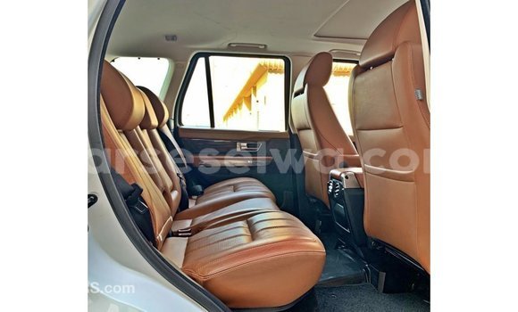 Buy Import Land Rover Range Rover White Car in Import - Dubai in East Mahé Buy Import Land Rover Range Rover White Car in Import - Dubai in East Mahé