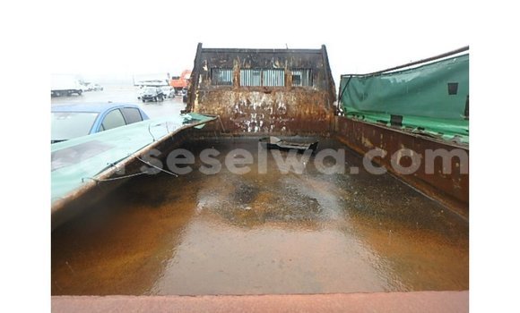 Buy Import Nissan 350Z Brown Car in Import - Dubai in East Mahé Buy Import Nissan 350Z Brown Car in Import - Dubai in East Mahé