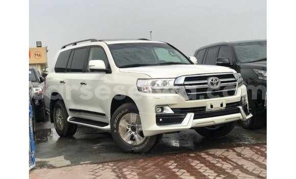 Buy Import Toyota Land Cruiser White Car in Import - Dubai in East Mahé Buy Import Toyota Land Cruiser White Car in Import - Dubai in East Mahé
