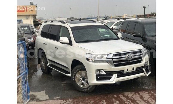 Buy Import Toyota Land Cruiser White Car in Import - Dubai in East Mahé Buy Import Toyota Land Cruiser White Car in Import - Dubai in East Mahé