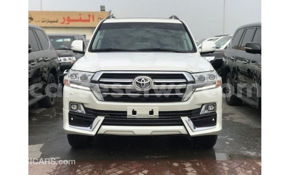 Buy Import Toyota Land Cruiser White Car in Import - Dubai in East Mahé Buy Import Toyota Land Cruiser White Car in Import - Dubai in East Mahé