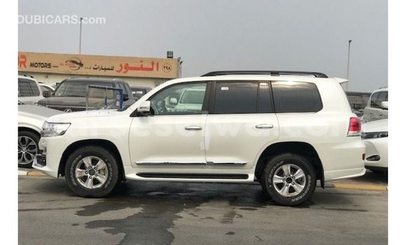 Buy Import Toyota Land Cruiser White Car in Import - Dubai in East Mahé Buy Import Toyota Land Cruiser White Car in Import - Dubai in East Mahé