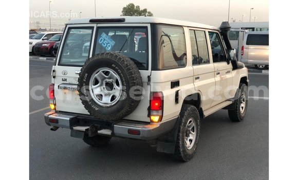 Buy Import Toyota Land Cruiser White Car in Import - Dubai in East Mahé Buy Import Toyota Land Cruiser White Car in Import - Dubai in East Mahé