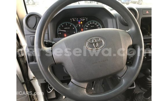 Buy Import Toyota Land Cruiser White Car in Import - Dubai in East Mahé Buy Import Toyota Land Cruiser White Car in Import - Dubai in East Mahé