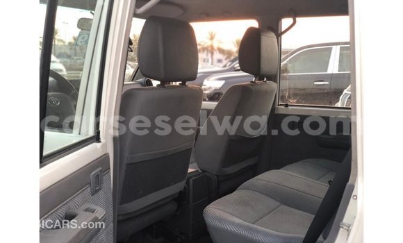Buy Import Toyota Land Cruiser White Car in Import - Dubai in East Mahé Buy Import Toyota Land Cruiser White Car in Import - Dubai in East Mahé