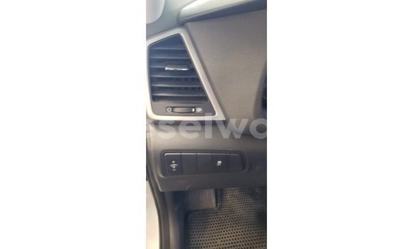 Buy Import Hyundai Tucson White Car in Import - Dubai in East Mahé Buy Import Hyundai Tucson White Car in Import - Dubai in East Mahé