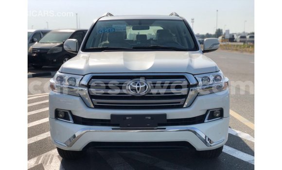 Buy Import Toyota Land Cruiser White Car in Import - Dubai in East Mahé Buy Import Toyota Land Cruiser White Car in Import - Dubai in East Mahé