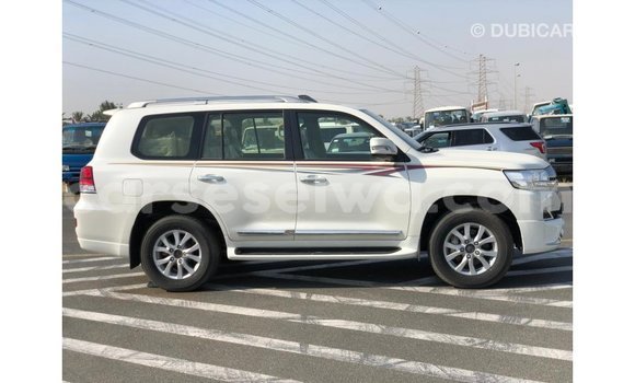 Buy Import Toyota Land Cruiser White Car in Import - Dubai in East Mahé Buy Import Toyota Land Cruiser White Car in Import - Dubai in East Mahé
