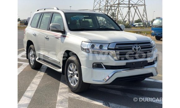 Buy Import Toyota Land Cruiser White Car in Import - Dubai in East Mahé Buy Import Toyota Land Cruiser White Car in Import - Dubai in East Mahé