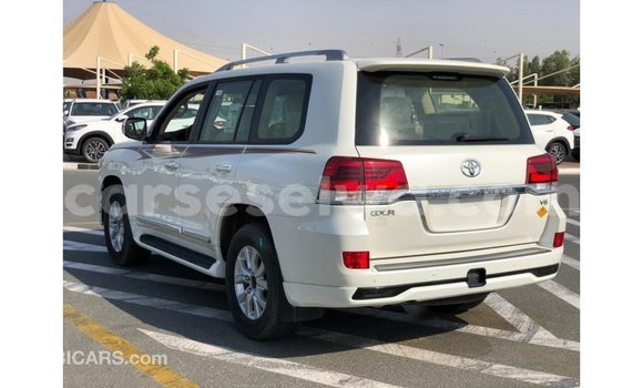 Buy Import Toyota Land Cruiser White Car in Import - Dubai in East Mahé Buy Import Toyota Land Cruiser White Car in Import - Dubai in East Mahé