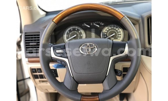 Buy Import Toyota Land Cruiser White Car in Import - Dubai in East Mahé Buy Import Toyota Land Cruiser White Car in Import - Dubai in East Mahé