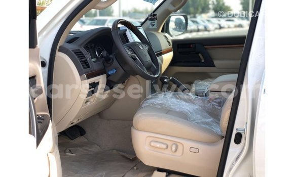 Buy Import Toyota Land Cruiser White Car in Import - Dubai in East Mahé Buy Import Toyota Land Cruiser White Car in Import - Dubai in East Mahé
