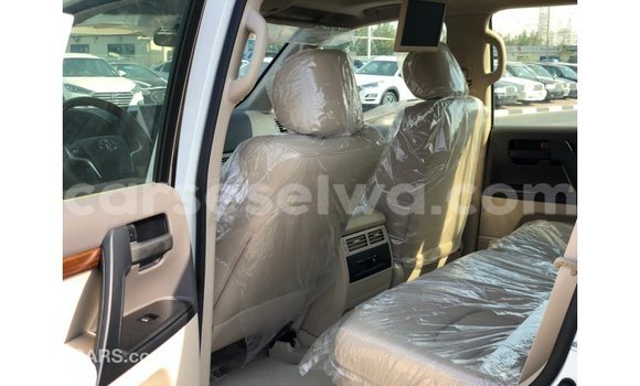 Buy Import Toyota Land Cruiser White Car in Import - Dubai in East Mahé Buy Import Toyota Land Cruiser White Car in Import - Dubai in East Mahé