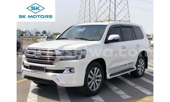 Buy Import Toyota Land Cruiser White Car in Import - Dubai in East Mahé Buy Import Toyota Land Cruiser White Car in Import - Dubai in East Mahé