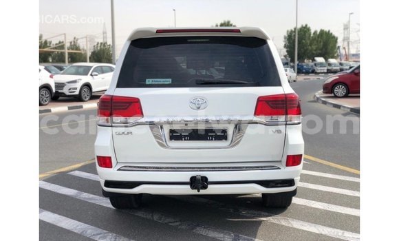 Buy Import Toyota Land Cruiser White Car in Import - Dubai in East Mahé Buy Import Toyota Land Cruiser White Car in Import - Dubai in East Mahé