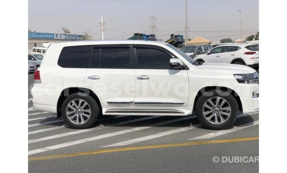 Buy Import Toyota Land Cruiser White Car in Import - Dubai in East Mahé Buy Import Toyota Land Cruiser White Car in Import - Dubai in East Mahé