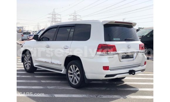 Buy Import Toyota Land Cruiser White Car in Import - Dubai in East Mahé Buy Import Toyota Land Cruiser White Car in Import - Dubai in East Mahé